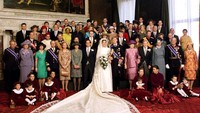 Maxima menikah dengan Willem-Alexander pada 2 Februari 2002 di Amsterdam.