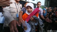 Dian diduga menerima suap terkait dengan pembahasan dan pengesahan aturan proyek di Disdikpora dalam APBD Kabupaten Kebumen tahun anggaran 2016. Kasus ini bermula dari pengembangan perkara operasi tangkap tangan (OTT).