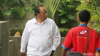KPK memanggil kembali 2 saksi terkait kasus yang menjerat Emirsyah Satar. Mereka adalah pensiunan PT Garuda Indonesia Capt Agus Wahjudo serta Direktur Teknik PT Garuda Indonesia 2007-2012 Hadinoto Soedigno yang kini menjabat sebagai Direktur Produksi PT Citilink Indonesia.