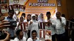 Kemeriahan Pengambilan Nomor Urut Gus Ipul-Puti dan Khofifah-Emil