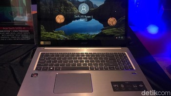 Ini Swift 3 Ryzen 5 (2500U). Punya layar IPS 15,6 inch beresolusi Full HD 1920x1080 yang bobotnya 2,1 kg. (Foto: detikINET/Agus Tri Haryanto)