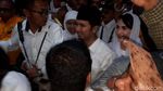 Foto: Beda Gaya Khofifah-Emil dan Gus Ipul-Puti Ambil Nomor Urut