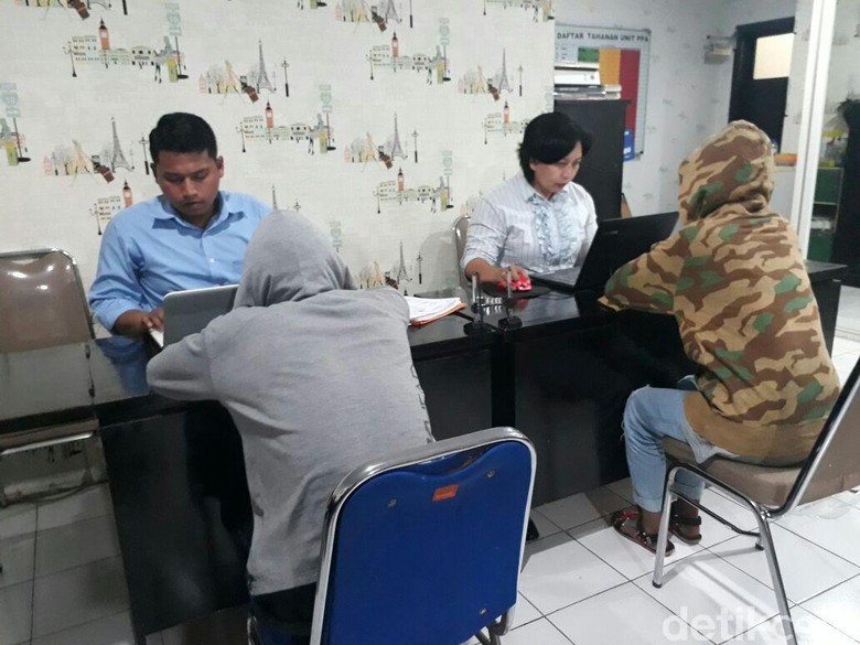 Jadikan Anak di Bawah Umur Pemandu Lagu, Pria Ini Diamankan Jadikan Anak di Bawah Umur Pemandu Lagu, Pria Ini Diamankan