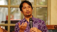 Ketua AJI Jakarta Ahmad Nurhasim menyampaikan pandangannya.