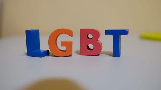 Bupati Ali: Dari Jilbab Pramugari hingga Larangan LGBT Kerja di Salon