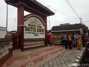 Pelaku Perusakan Masjid di Tuban Dibawa ke Polda Jatim