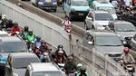 Miris, Para Pelajar Ini Nekat Naik Motor Tanpa Helm