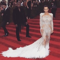 Penampilannya di Met Gala 2016. Lima bulan setelah melahirkan Saint West tampaknya Kim masih berjuang dengan diet.  Foto: Instagram
