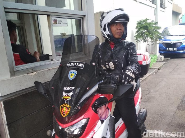 Kiwil hobi naik motor