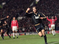 Raul Gonzalez juga menambah panjang daftar striker terbaik yang bisa dilatih Capello di Real Madrid. (Foto: Michael Steele/ Allsport)