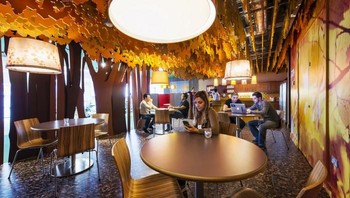 “Gagasan bahwa Anda bisa menyediakan segalanya untuk mendukung pegawai di kantor tampaknya sangat murah hati. Namun juga ada banyak potensi dampak negatif,” katanya seperti dikutip detikINET dari KQED. Foto: Office Snapshot