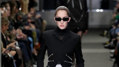 Foto: 20 Koleksi Terbaru Alexander Wang Terinspirasi The Matrix
