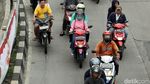 Miris, Para Pelajar Ini Nekat Naik Motor Tanpa Helm