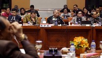 Rapat digelar di kompleks parlemen, Senayan, Jakarta, Selasa (13/2/2018). Rapat dipimpin Ketua Komisi III DPR Kahar Muzakir. Kahar lalu membuka rapat.