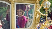 Maxima bertemu dengan Willem-Alexander di Sevilla, Spanyol pada 1999. Saat perkenalan pertama, Willem-Alexander tidak langsung memperkenalkan dirinya sebagai pangeran dari Belanda.