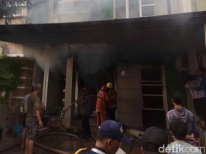 Tabung Gas Bocor, Sebuah Rumah di Cakung Terbakar