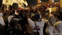 Pengundian nomor urut Pilgub Jawa Tengah 2018 sempat diwarnai kericuhan. Kedua pendukung melakukan dorong-dorongan hingga akhirnya pihak kepolisian turun tangan. Dua kali gas air mata ditembakkan agar massa bubar dan situasi kondusif.