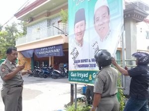 Belum Masa Kampanye, Baliho dan Spanduk Cabup Pasuruan Ditertibkan