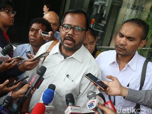 Haris Azhar Tak Takut Dicap Pro-Prabowo karena Bela Rocky Gerung