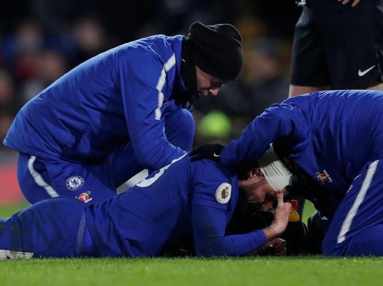 Foto: Darah, Memar, dan Assist Saat Giroud Jadi Starter di Chelsea