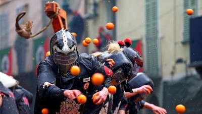 Foto: Festival Perang Jeruk yang Unik di Italia