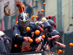Perang Jeruk di Italia, Festival Seru yang Bikin Memar