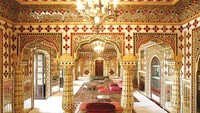 Restoran ini hanya dibuka mulai 1 Oktober hingga 31 Maret. Sheesh Mahal ini memiliki restoran yang menakjubkan dengan interior cantik. Restoran ini lokasinya ada di The Leela Palace di Udaipur, India. Suasana romantis dengan masakan autentik kontemporer. Foto: Istimewa