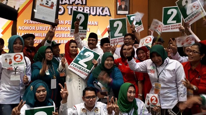 Gus Ipul Janji Selesaikan Pekerjaan Rumah, Puti Baca Puisi