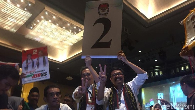 Dapat Nomor 2, Djarot: Bisa Peace, Bisa Salam 2 Periode Pak Jokowi Dapat Nomor 2, Djarot: Bisa Peace, Bisa Salam 2 Periode Pak Jokowi