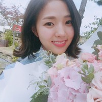 Ayu Indriati dan Cahe Soo Bin juga ternyata berusia sama yaitu 23 tahun. Chae So-Bin yang memiliki wajah imut ini sudah pernah bermain di beberapa drama Korea seperti Cheer Up, Love in The Moonlight, Strongest Delivery Man, dan Spy. Foto: Instagram