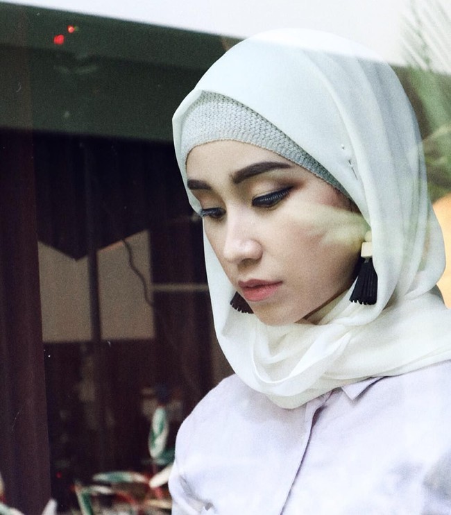 Dosen cantik ini merupakan lulusan S1 Pendidikan Arsitektur dan S2 Teknologi Pendidikan Universitas Pendidikan Indonesia (UPI) Bandung. Sekarang ia mengajar mata kuliah Pendidikan Anak Usia Dini di Uninus Bandung. Foto: Instagram