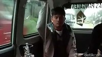 Dewi merupakan atlet kelahiran Indramayu 2 Juni 1997 yang mewakili DKI Jakarta.
