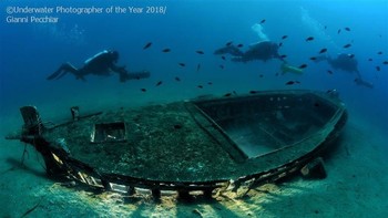 Runner Up katergori Wrecks diraih Gianni Pecchiar dari Italia. Foto: Underwater Photography of The Year