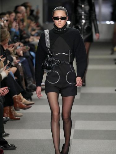 Rancangan Alexander Wang untuk koleksi Fall 2018. 