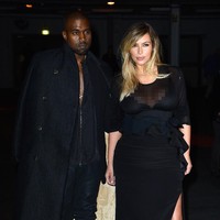 Inilah foto di tahun 2013. Hampir satu tahun setelah melahirkan North West, tapi tampak tubuh Kim masih menggemuk.  Foto: Getty Images