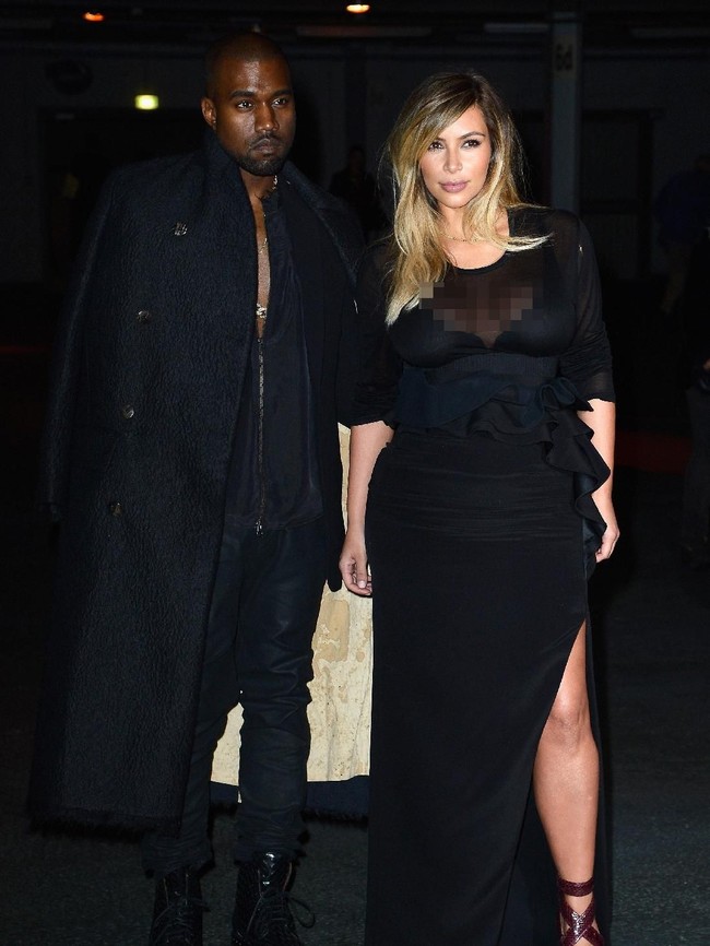 Inilah foto di tahun 2013. Hampir satu tahun setelah melahirkan North West, tapi tampak tubuh Kim masih menggemuk.  Foto: Getty Images