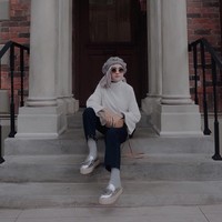 Nisa Cookie mengeksplor banyak sekali jenis topi. Tapi, topi yang paling sering ia pakai adalah topi baret. Topi seperti ini juga digadang-gadang jadi tren tahun 2018. Foto: Instagram