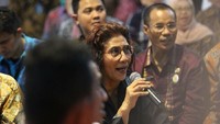 Dalam peringatan Hari Pers Nasional kemarin, Ibu Susi nampak menikmati acara Makan Bajamba di Museum Adityawarman di Padang. Foto: Instagram dan Twitter Susi Pudjiastuti