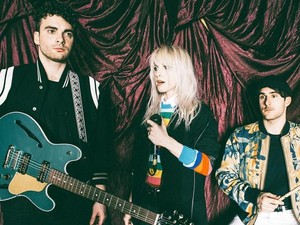 5 Lagu yang Harus Kamu Hafal Sebelum Nonton Konser Paramore Besok