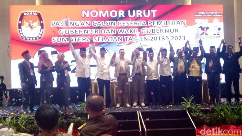 Usai Undian Nomor Urut, 4 Paslon Pilgub Sumsel Diarak Keliling Kota Usai Undian Nomor Urut, 4 Paslon Pilgub Sumsel Diarak Keliling Kota