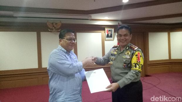  Anggota Ombudsman Adrianus Eliasta Meliala dan Kapolres Cirebon AKBP Risto Samodra, Selasa (13/2/2018)