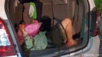 Pelaku mengamuk sekitar pukul 02.00 WIB. Menurut polisi, dia ingin berobat dan kesal ke kiai yang tak kunjung menemuinya. (Foto: Dok Humas Polres Tuban)
