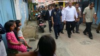 Sesampainya di desa tersebut, Mendes langsung meninjau pemanfaatan dana desa normalisasi sungai. Foto: dok. Kemendes PDT