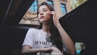 Wajah cantiknya disebut-sebut paling sempurna diantara wanita Asia seperti Park Shin Hye hingga Song Ji Hyo. (Dok. Instagram/dear_dlrb)