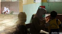 Kegiatan suntik Difteri ini dilakukan oleh puskesmas Desa Puraseda Kec Leuwiliang Kab. Bogor.