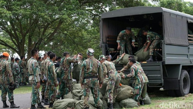 TNI Usulkan Tunjangan Prajurit Naik 70 Persen TNI Usulkan Tunjangan Prajurit Naik 70 Persen