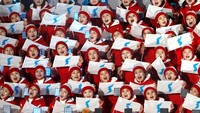 Mereka juga mengibarkan bendera unifikasi Korea