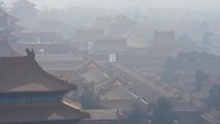 Foto ini merupakan penampakan asap di Kota Beijing, China. 14 Februari 2018. (Foto: Dok. REUTERS/Jason Lee)