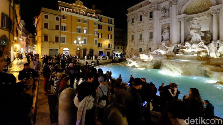 Air Mancur Trevi Trevi Fountain di Roma, Italia
