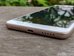 Unboxing Redmi 5, Ponsel Layar Penuh Rp 1,7 Juta